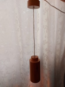 Подвесной светильник из массива дерева
